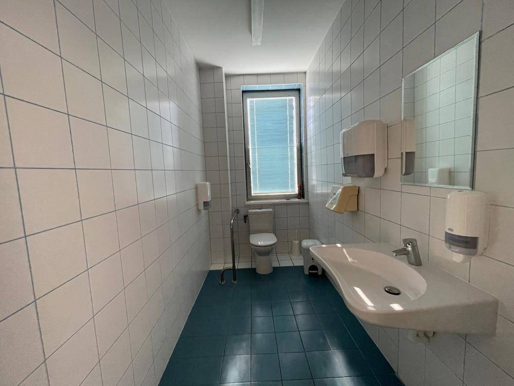 2000 Stockerau, Josef Sandhoferstraße 4 Behinderten WC