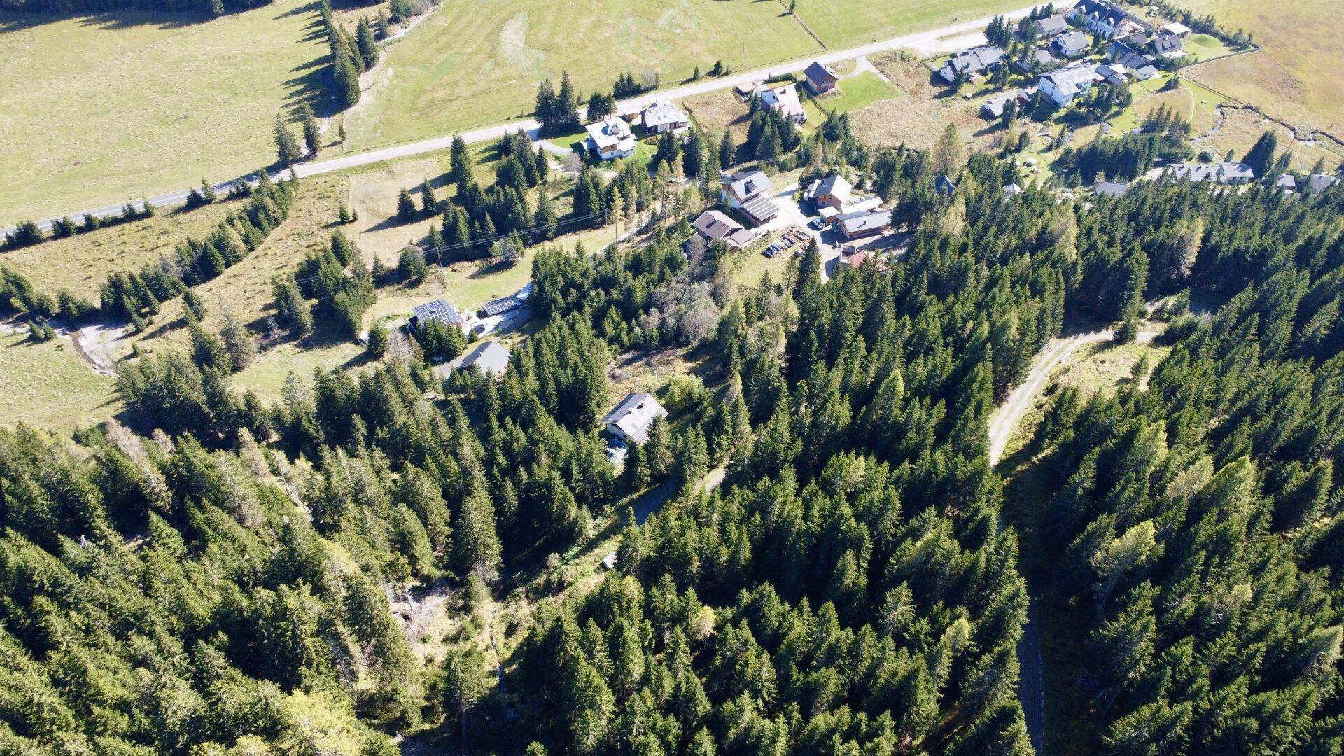 Luftbild vom Chaletdorf und dem Grundstück
