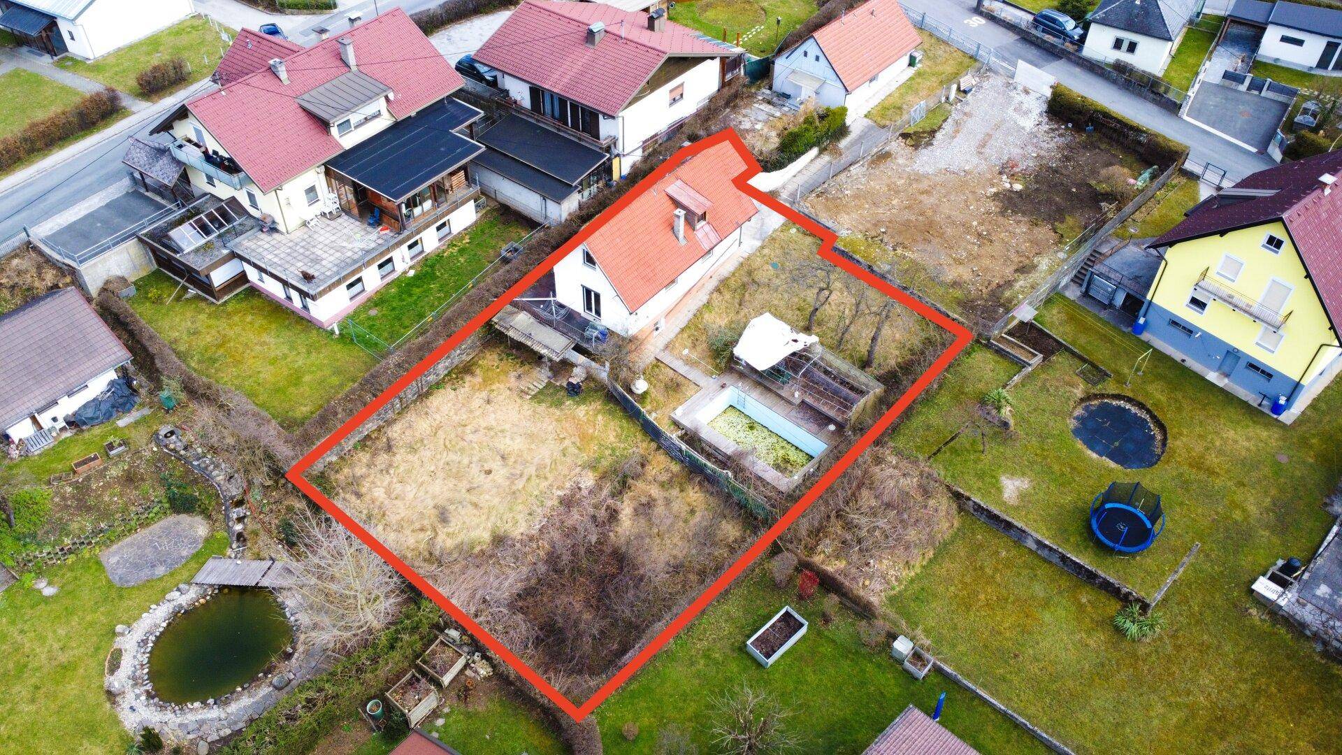 Luftbild Haus 2 mit eingezeichnetem Grundstück