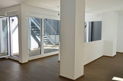 616 – ERSTBEZUG! Wohnen im Biedermeier-Schlössl in Maria Enzersdorf, 3-Zimmer-Dachgeschoß-Wohnung mit 2 Terrassen – PROVISIONSFREI!