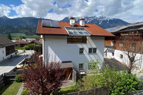 Dachgeschosswohnung mit Garten / Home Office für ruhige Mieter