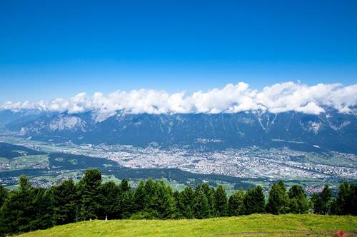 Gepflegtes 4-Sterne Hotel im Innsbrucker Umland mit großem Grundstück zu verkaufen