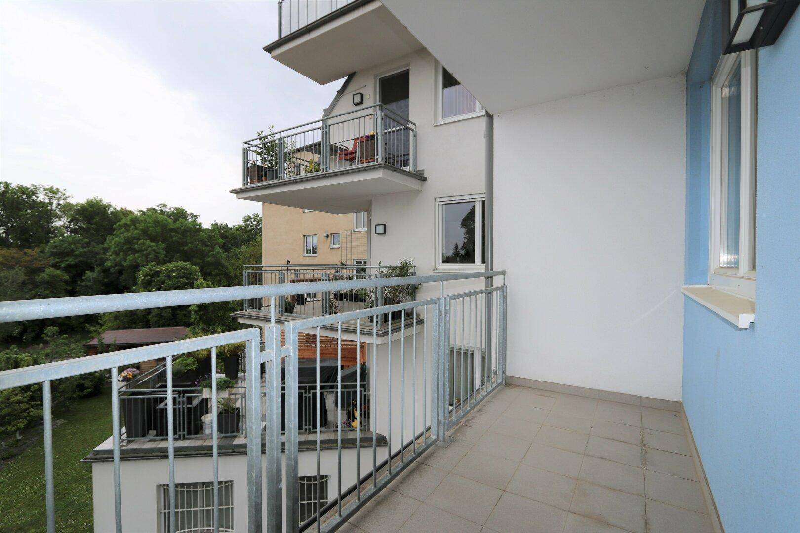 Balkon mit Grünblick und südostseitiger Ausrichtung