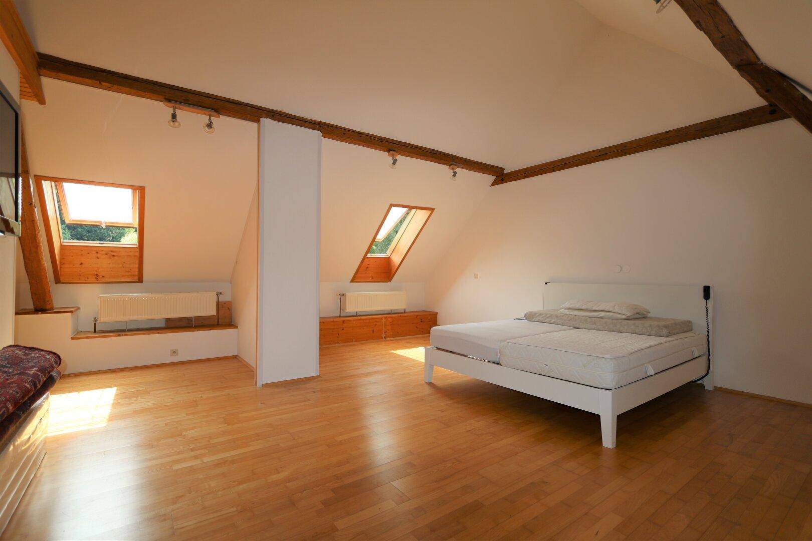 großes Schlafzimmer mit ca. 45 m² in Haus 2