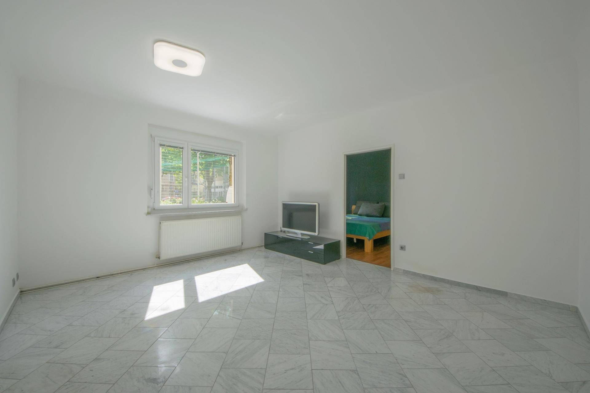 Wohnzimmer mit modernem Boden