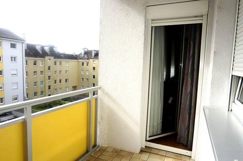 Teilmöblierte sanierte - 55 m² Wohnung - Loggia - Lift -in Amstetten
