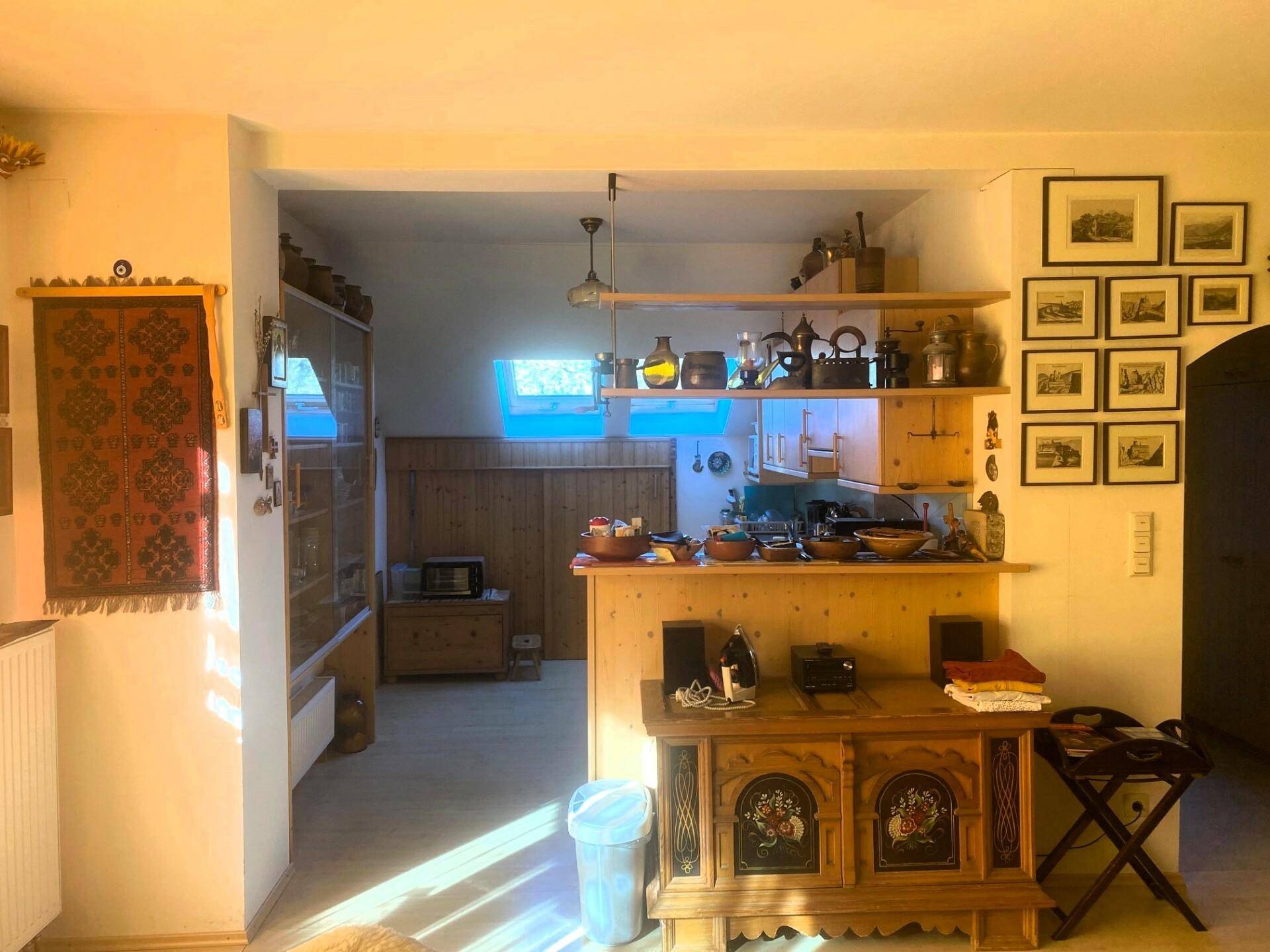 Blick vom Wohnzimmer in die Küche