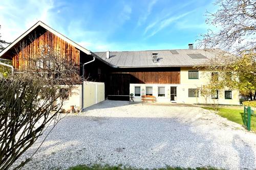 Nähe Ibmer See: Renoviertes Bauernhaus im Grünland (16.958 qm) mit Ausbaupotential