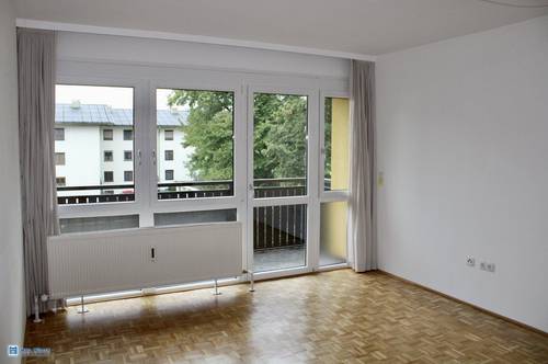 Helle und freundliche 2-Zimmer-Wohnung mit Balkon &amp; PKW-Stellplatz