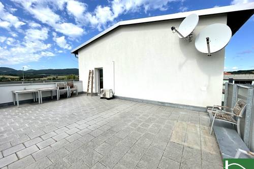 FERNBLICK - 2,5 -Zimmer WOHNUNG mit großzügiger Terrasse! Separater Eingangsbereich! Reihenhaus Charakter