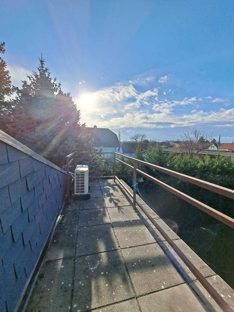 balkonähnliche kleine Terrasse