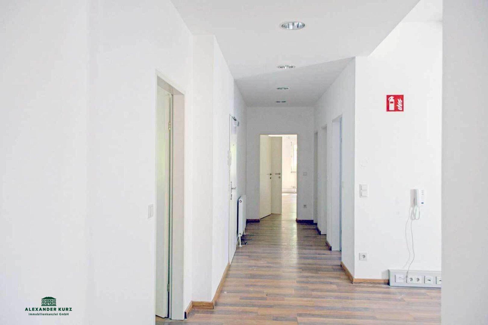 Modernes Büro, Immobilien-Kurz-Salzburg