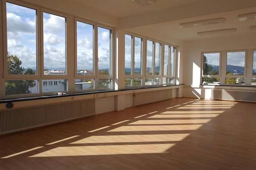 Büro in Traiskirchen, 106 m², neu renoviert, gute Anbindung an A2 und B17