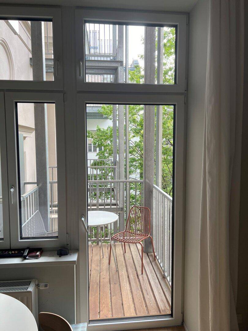Balkon in den ruhigen Innenhof - Schöner Grünblick