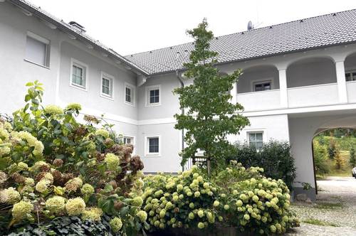 TOPPREIS! Wohnen im Grünen - Traumhafte Arkaden Balkonwohnung in Schleißheim