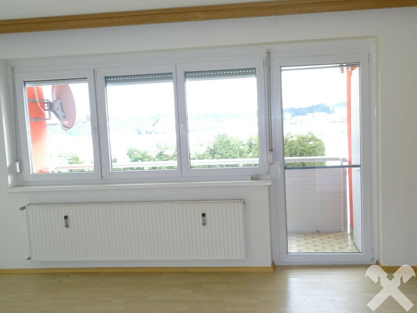 Wohnzimmer mit Zugang auf die Loggia