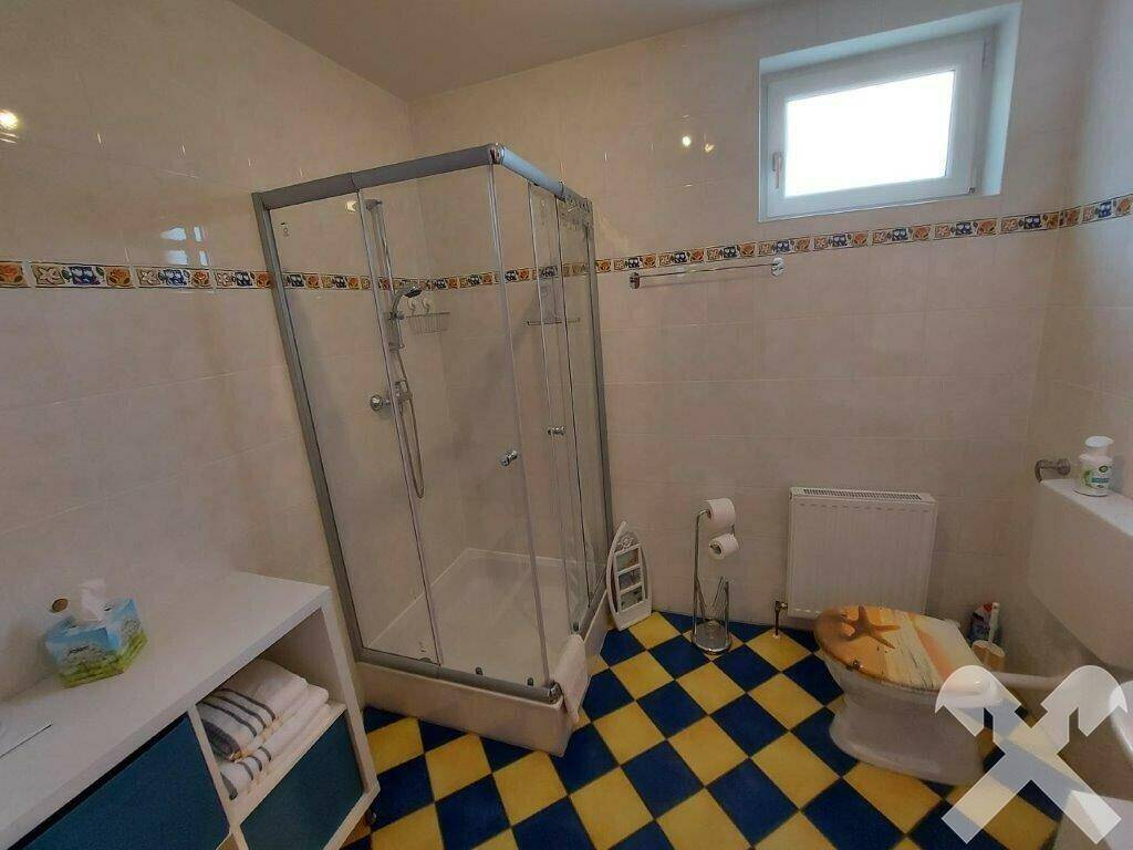 Bad mit WC und Dusche Keller