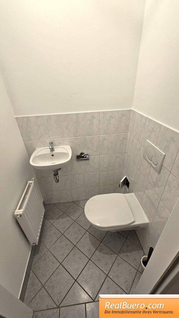 Toilette mit Handwaschbecken