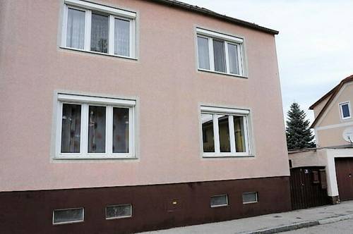 Vermietetes Zweifamilienhaus in Toplage mit großem Grundstück in Wiener Neustadt!