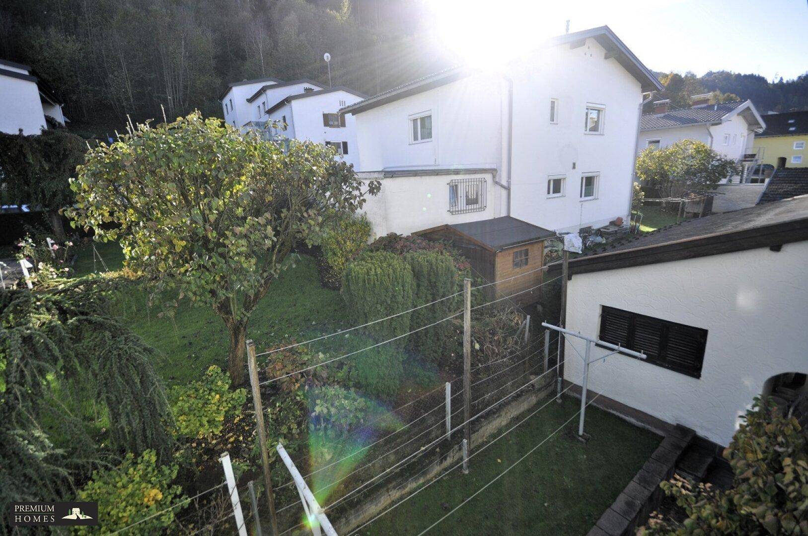 Gepflegtes Mehrfamilienhaus in Wattens - Gartenblick aus dem Schlafzimmer