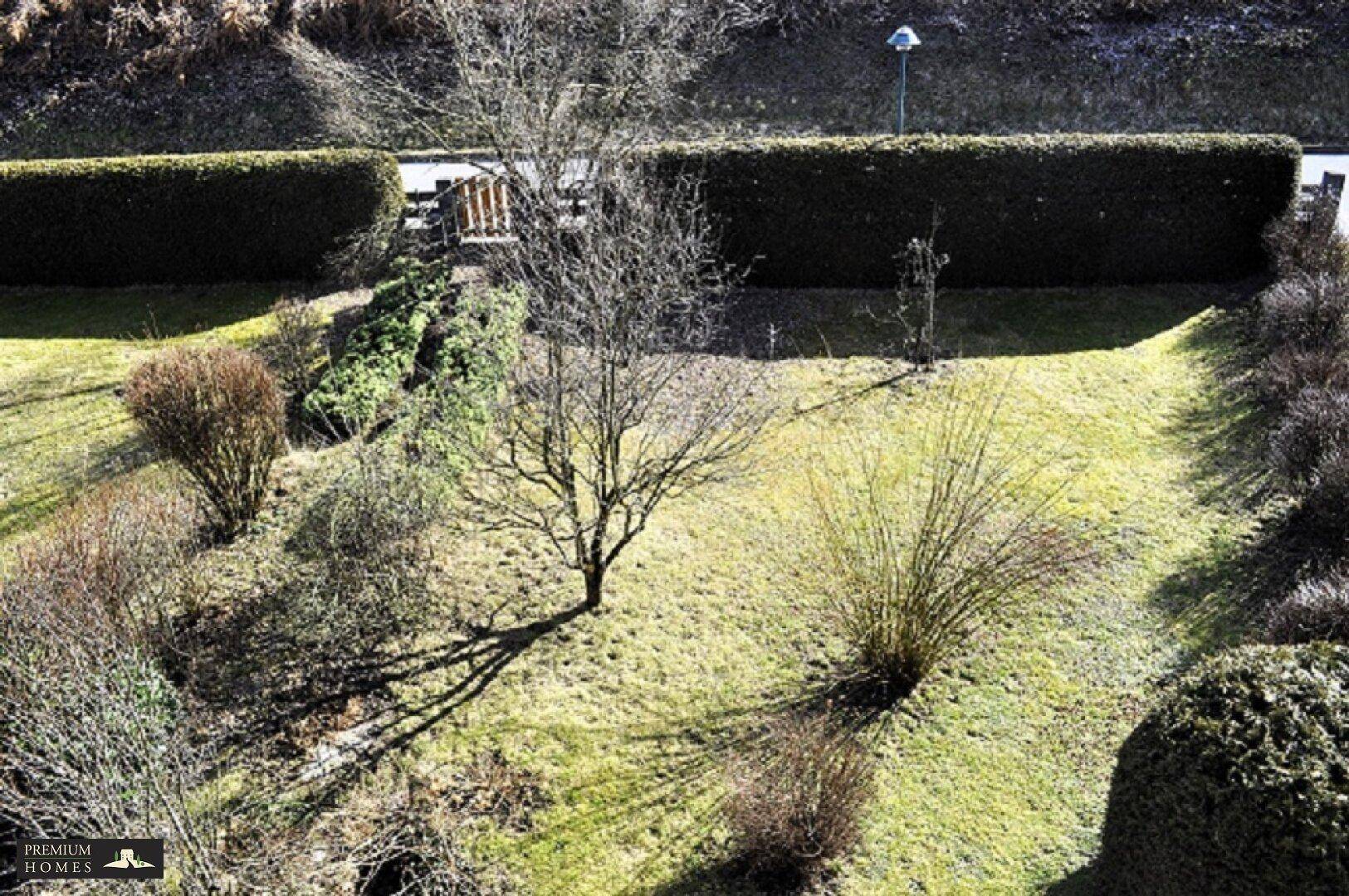 WÖRGL - Sanierungsobjekt - Altes Wohnhaus - Gartenansicht vom Balkon