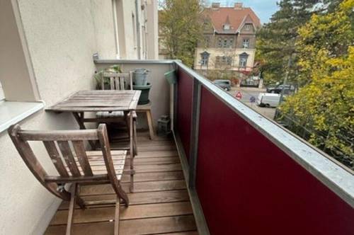 Teilmöblierte Wohnung mit 2 Schlafzimmer und Balkon direkt vor dem Währinger Park