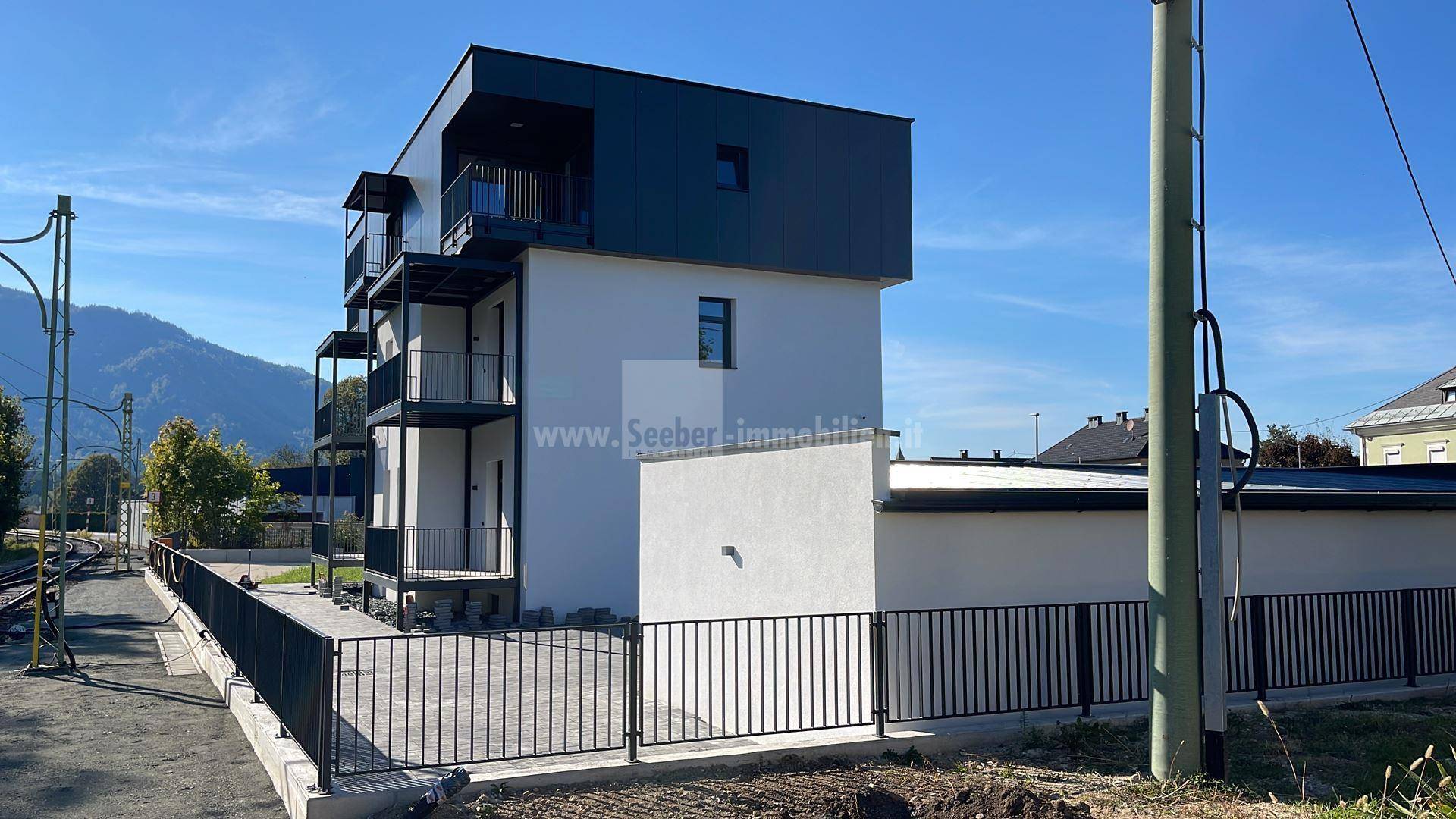 Miete-Wohnung-Neubau-top-eingerichtet-hochwertig-3-Zimmer-Terrasse