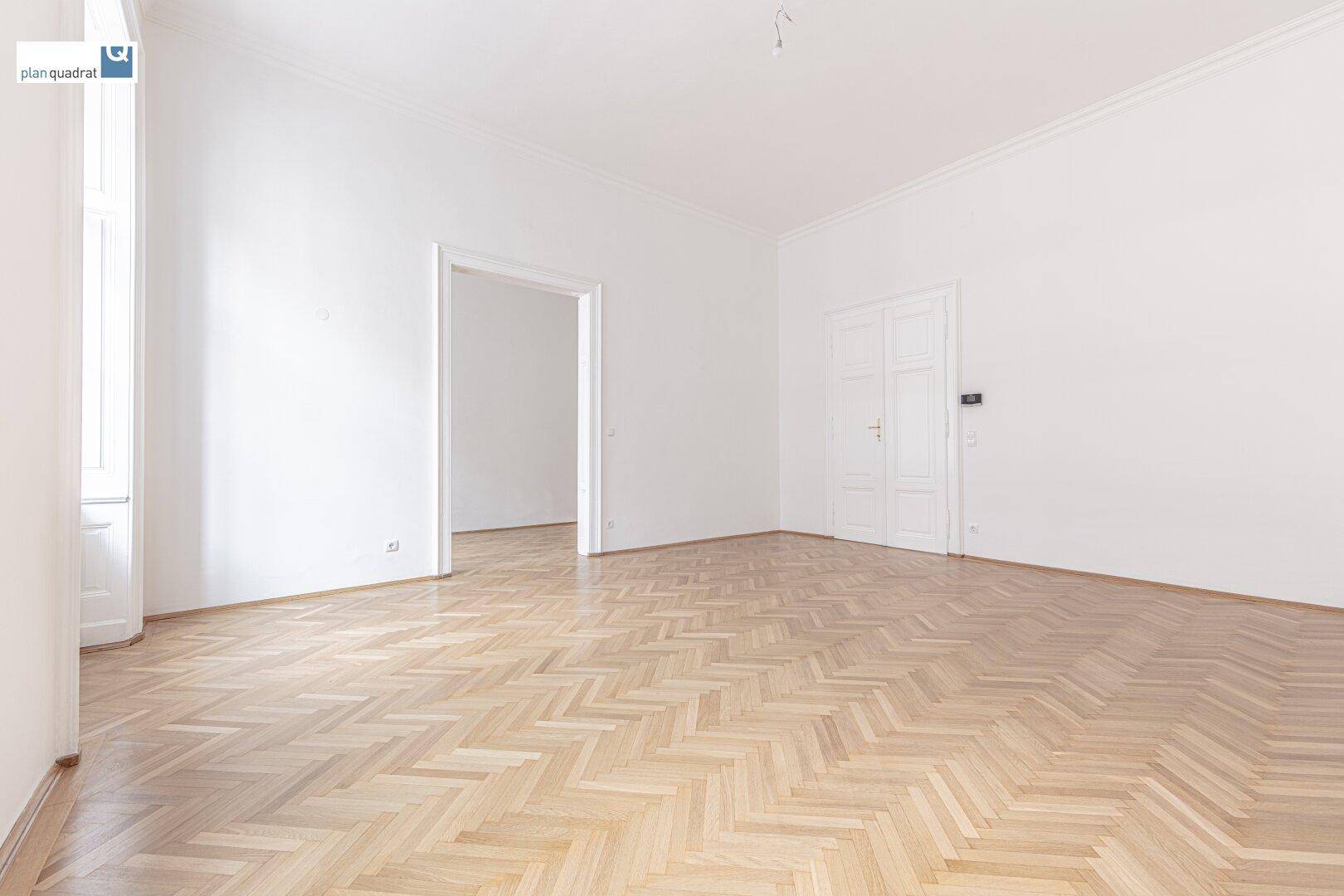 Zimmer 1 (gem. Grundriss-Skizze - ca. 30,30 m²