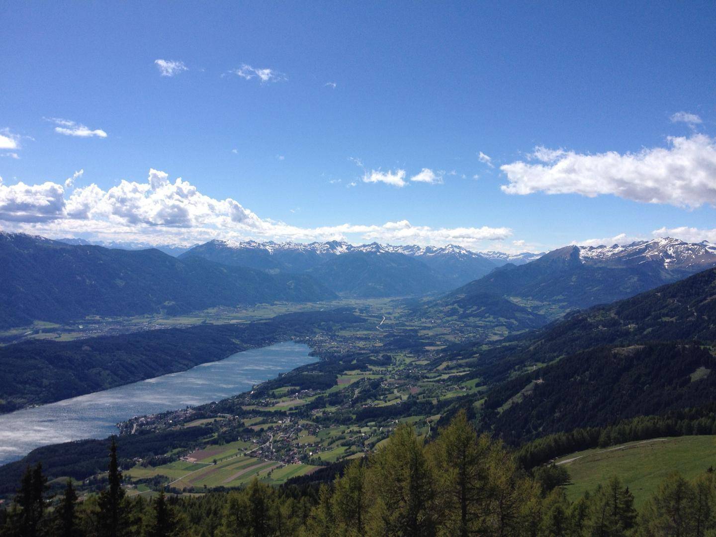 Wandern mit Berg-See-Panoramablick