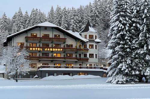 Romantisches Hotel in den Bergen und 15. 220 m2 Grundstück zum Bauen
