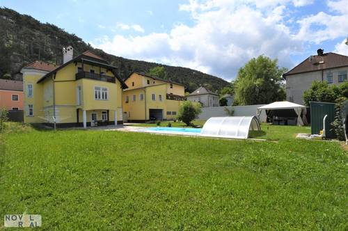 Gepflegter Jugendstilaltbau mit Nebengebäude auf großem Grundstück mit Swimmingpool in Berndorf