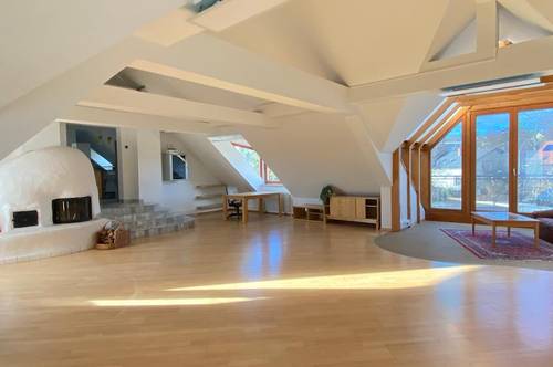 „Wow-Effekt!“ Dachgeschoß-Loft mit 80m2 Wohnzimmer, Wintergarten und Design-Kamin