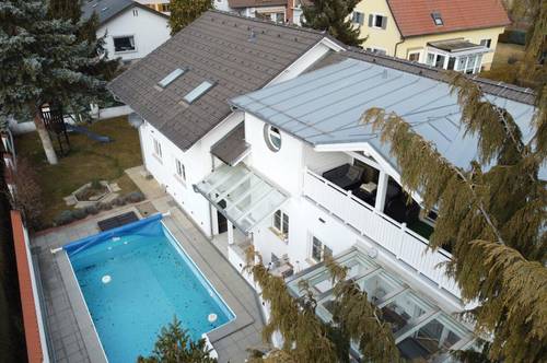 Modernisierte Villa mit Pool in ruhiger Lage!