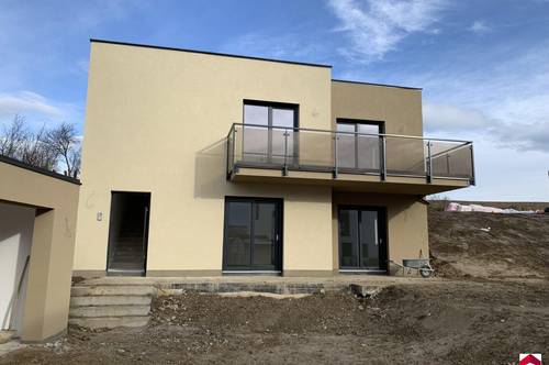 Einfamilienhaus in sonniger Lage - Neubau mit Terrasse, Balkon und Doppelgarage