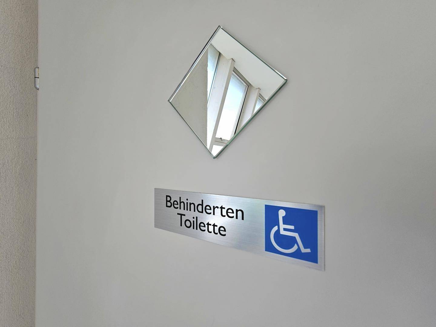 Behinderten-WC