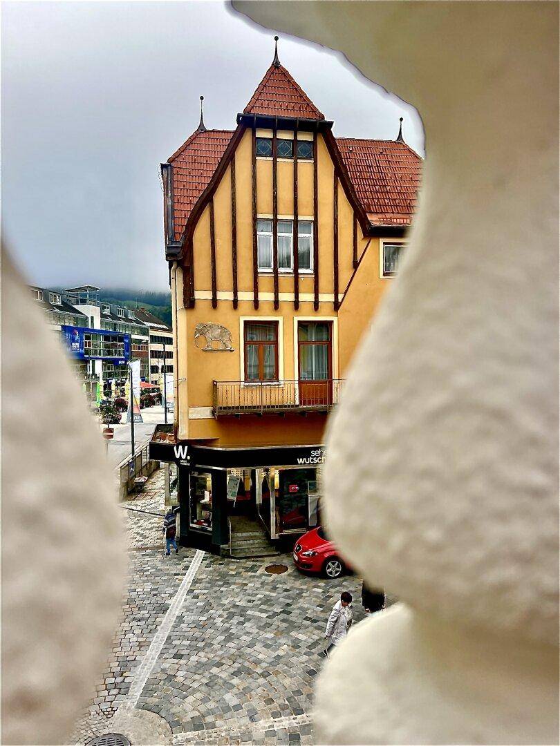 Blick aufs Fachwerkhaus - von der Terrasse