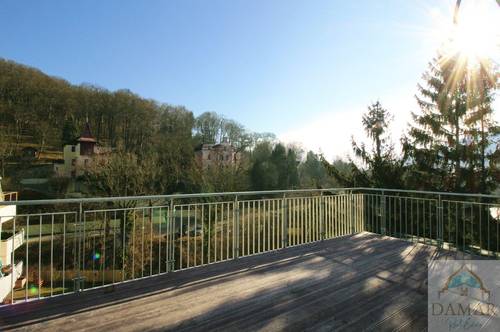 Atemberaubende Dachgeschoß-Maisonette mit Terrasse in Historischer Villa mit Blick in den Wienerwald!